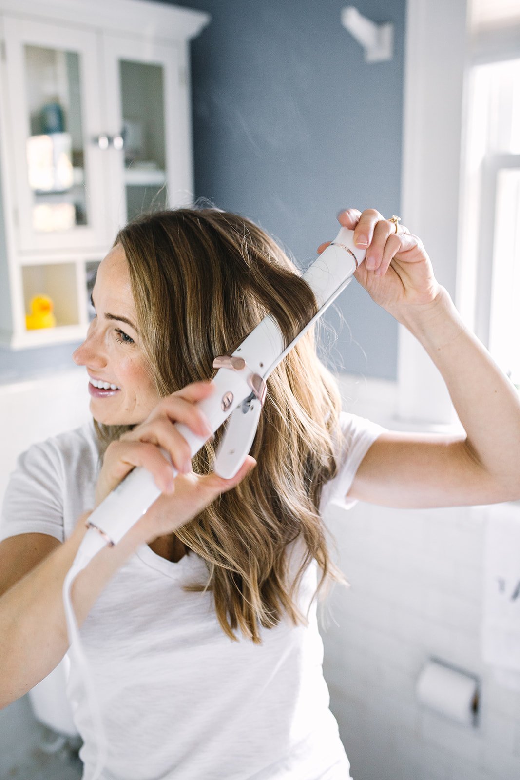 How to use a curling iron
