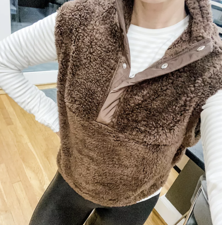 Cute Athleisure Outfit Ideas - shearling vest