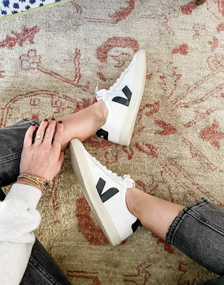 Cute Athleisure Outfit Ideas - Veja Campo sneakers